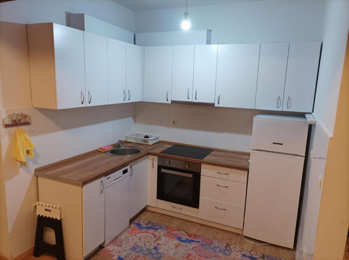 Two Rooms And Kitchen, Bathroom With Balcony Apartment Skopje Esterno foto