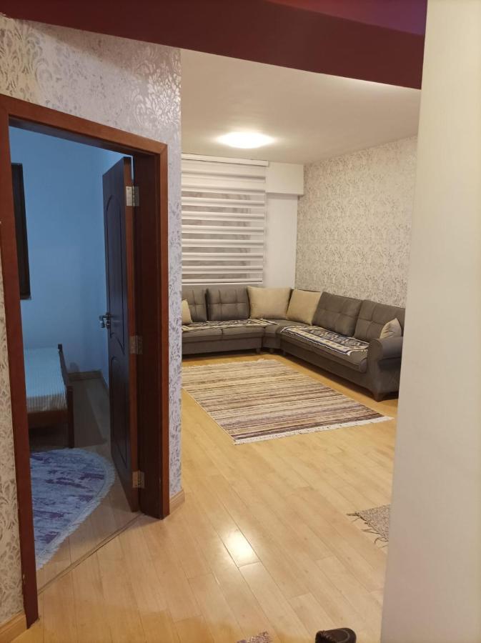 Two Rooms And Kitchen, Bathroom With Balcony Apartment Skopje Esterno foto