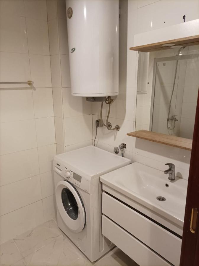 Two Rooms And Kitchen, Bathroom With Balcony Apartment Skopje Esterno foto