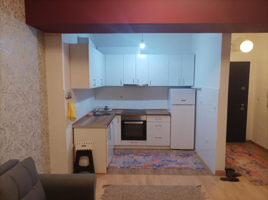 Two Rooms And Kitchen, Bathroom With Balcony Apartment Skopje Esterno foto