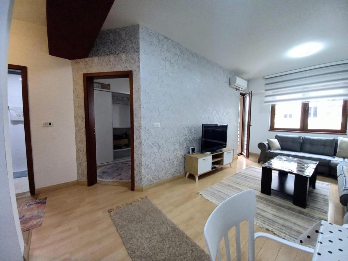 Two Rooms And Kitchen, Bathroom With Balcony Apartment Skopje Esterno foto