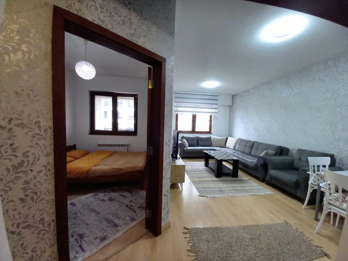Two Rooms And Kitchen, Bathroom With Balcony Apartment Skopje Esterno foto