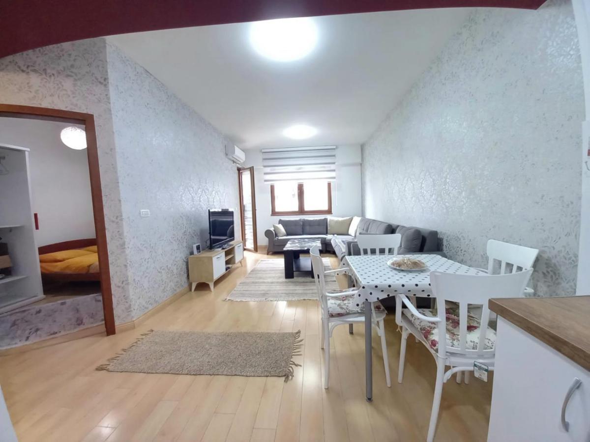 Two Rooms And Kitchen, Bathroom With Balcony Apartment Skopje Esterno foto