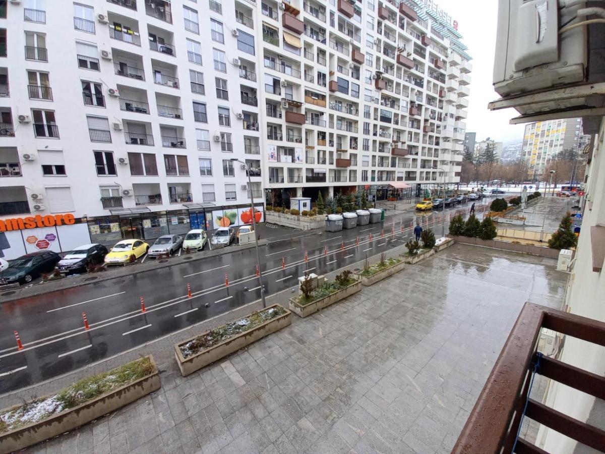 Two Rooms And Kitchen, Bathroom With Balcony Apartment Skopje Esterno foto