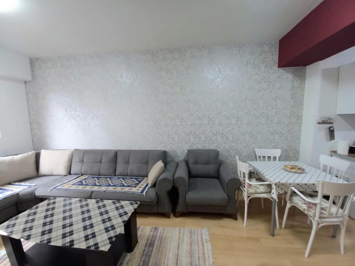 Two Rooms And Kitchen, Bathroom With Balcony Apartment Skopje Esterno foto