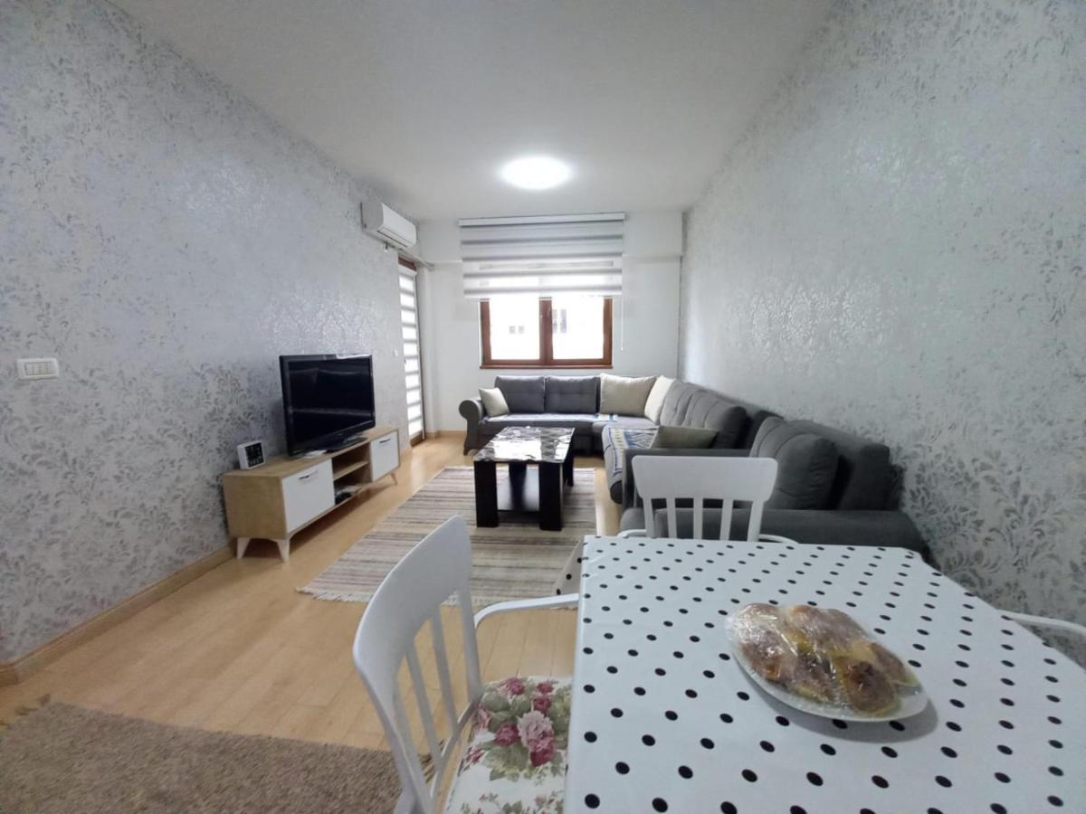 Two Rooms And Kitchen, Bathroom With Balcony Apartment Skopje Esterno foto