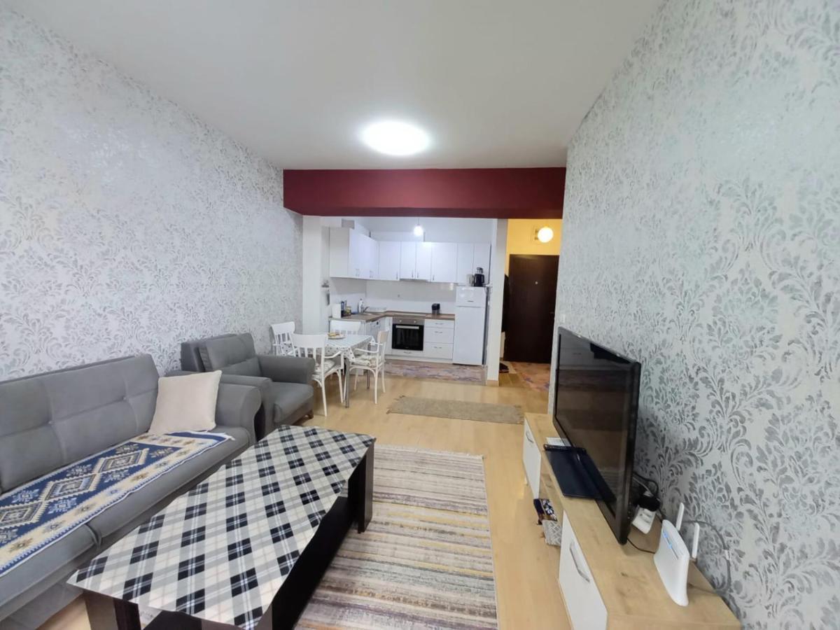 Two Rooms And Kitchen, Bathroom With Balcony Apartment Skopje Esterno foto