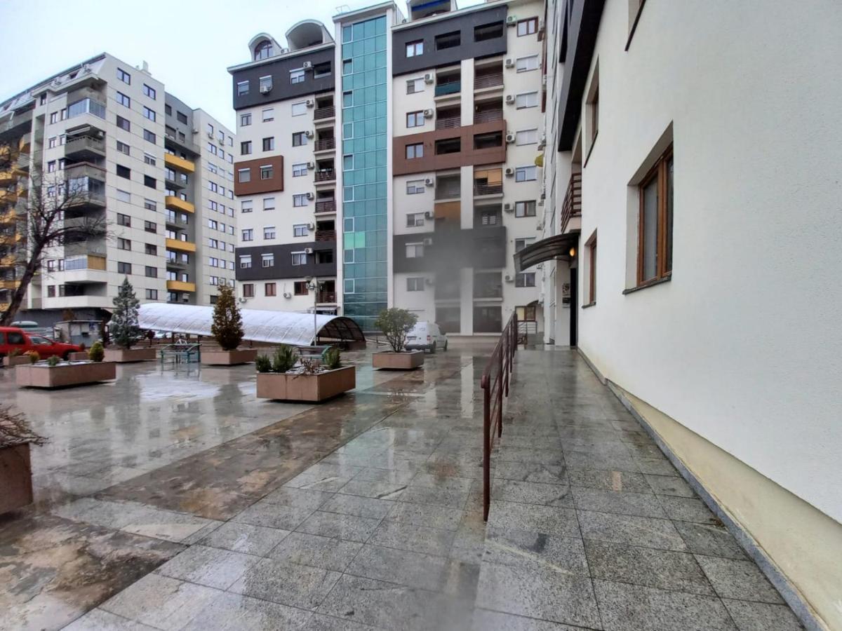 Two Rooms And Kitchen, Bathroom With Balcony Apartment Skopje Esterno foto